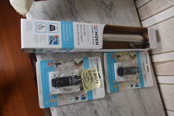 LOT 71 - MOEN, SAFETY HANDLE WITH WALL MOUNT, NEW