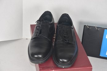 LOT 73 - MENS NEW DRESS SHOES , SIZE 8.5