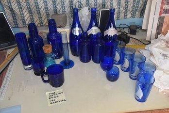 LOT 81 - VINTAGE BLUE GLASSWARE, ONE IS THE CUTTING EDGE VAL NANTUCKET