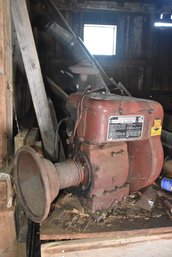 LOT 92  - TWO EARLY WISCONSIN ENGINES, ONE STUCK FOR PARTS AND OTHER NOT STUCK (FREE)