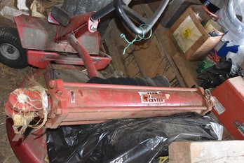 LOT 124 CENTRAL TRACTOR HYDRAULIC PISTON, NEVER USED, JUST DIRTY FROM BEING IN THE BARN