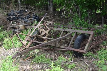 LOT 125 - TWO TOTAL, JOHN DEERE FIELD CULTIVATOR'S, ONE PARTS, ONE FOR RESTORATION