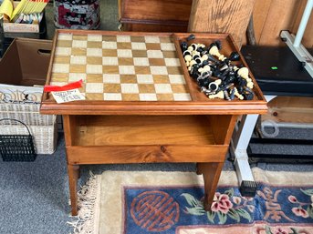 326 - VINTAGE CHESS SET / TABLE