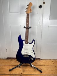 211 - FENDER SQUIER STRAT WITH STAND, VERY NICE, HARDER TO FIND BLUE COLOR , GREAT FOR CHRISTMAS!!