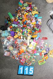 LOT 115 - HUGE LOT OF VINTAGE / RETRO TOYS - RESELLERS TAKE NOTICE