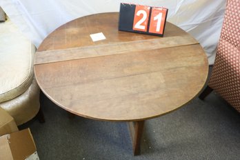 LOT 21 - ROUND TABLE