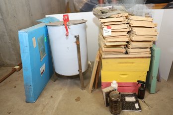 LOT 127 - BEE BOX/HIVE STRUCTURE WITH MANY EXTRAS!! MUST SEE GREAT LOT!!!