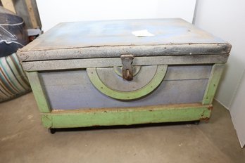 LOT 128 - VINTAGE CRATE, ORNATE AND VERY COOL WITH GREAT COLORS!