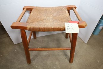 LOT 135 - SMALL UNIQUE CHAIR/STOOL