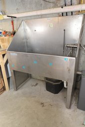 LOT 146 - COMMERCIAL STAINLESS STEEL DOG WASHING UNIT WITH PUMP! VERY NICE! LIGHT WEIGHT!