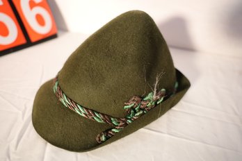 LOT 156 - FELT HAT