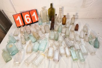 LOT 161 - ANTIQUE GLASS BOTTLE LOT