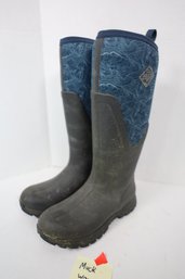 LOT 176 - WOMANS SIZE 9 MUCK BOOTS