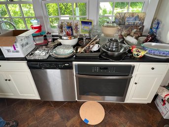 14 - KITCHEN RELATED ITEM IN PHOTOS, NICE LOT!