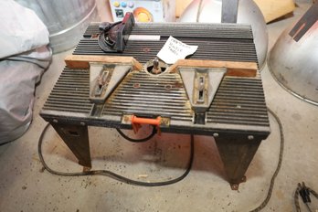 LOT 289 - CRAFTSMAN ROUTER TABLE