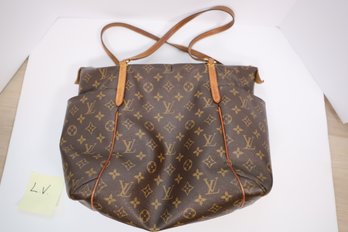 LOT 12 - LV PURSE - READ BELOW