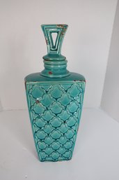 LOT 22 - PRETTY VASE