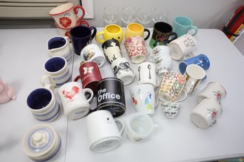 LOT 95 - NICE COLLECTION OF MUGS AND GLASSWARE
