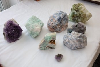 LOT 39 - COLLECTION OF GEODES