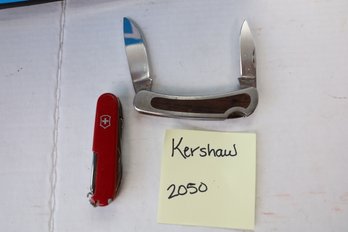 LOT 16 - KERSHAW 2050 AND SWISS KNIVES
