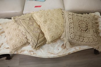 LOT 63 - VINTAGE HAND MADE PILLOW CASES / PILLOWS