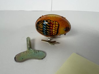 110 - METAL WIND-UP TOY WITH KEY, CHICKEN