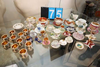 LOT 75 - LARGE COLLECTION OF VINTAGE TEA CUPS