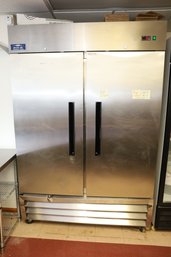 19 - ARTIC AIR COMMERCIAL FREEZER : MODEL AF49