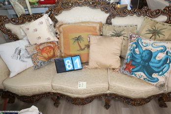 LOT 81 - PILLOWS AS SHOWN