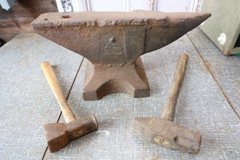 LOT 51 - VINTAGE ANVIL AND TOOLS