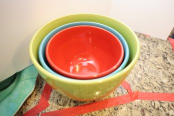 LOT 107 - MIXING BOWLS