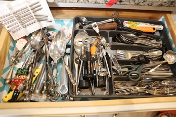 LOT 114 - ALL CONTENTS OF THIS DRAWER - LOTS OF MONEY IN SILVERWARE!