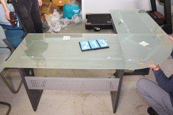 LOT 213 - VERY HIGH END TEMPERED GLASS (HEAVY) DESK (SIZEING ON POST IT NOTES)