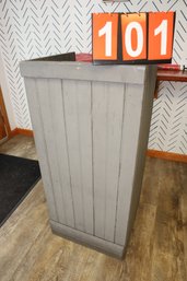 101 - HOSTESS / CHECK-IN STAND