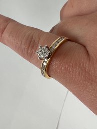 59 - 14K GOLD RING WITH BIG DIAMOND SURROUND BY SMALL DIAMONDS, SO NICE!!!!