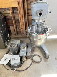 101 - PROFESSIONAL COMMERCIAL HOBART D300 FLOOR MIXER, 1 OR 3 PHASE, 208V OPTION MANY EXTRAS, RIGHT BY DOOR!