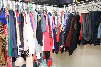 LOT 277 - CLOSET FULL OF NICE WOMENS CLOTHING! ATTENTION RESELLERS! (SIZE INFO BELOW!)