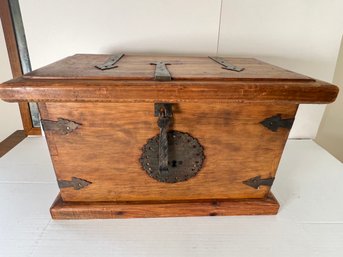 257 - ANTIQUE  WOODEN TRUNK, IMPRESSIVE