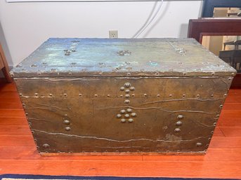 258 - EARLY ANTIQUE BRASS LINED TRUNK, QUITE IMPRESSIVE