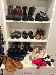 291 - WOMENS SHOES, 7.5 - 8.5, AND SHOE FORMS