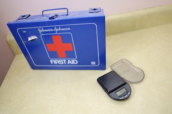 LOT 304 - VINTAGE METAL FIRST AID BOX AND MINI SCALE