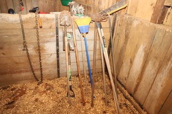 LOT 14 - TOOLS, CHAIN, BROOMS