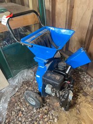 350 - CHIPPER / SHREDDER - REALLY NICE AND ON WHEELS