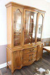 LOT 117 - VERY NICE HUTCH IN EX. CONDITON! (BUYER TO BRING HELP, CANT PUSH OR DRAG ON NEW FLOORS!)