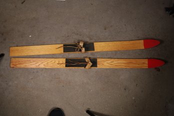 LOT 159 - WALL HANGING SKIS, FOR DECOR