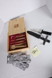 LOT 192 - WOOD CARVING KIT, AND KNIFE