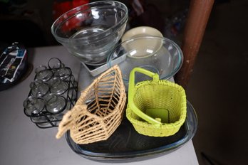 LOT 321 - BASKETS AND KITCHEN RELATED
