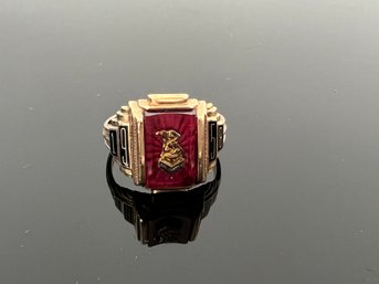 LOT 16 - 10k GOLD ARLINGTON CLASS RING FROM 1958