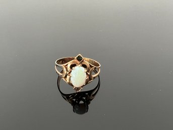 LOT 17 - 10K GOLD VINTAGE RING -STUNNING!