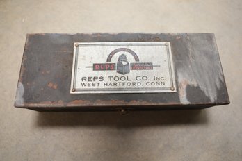 LOT 149 - VINTAGE REPS TOOL CO. DRILL BITS - NICE METAL CASE!
